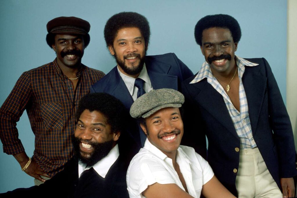 Legendary R&B Singer Dead As Tributes Pour In