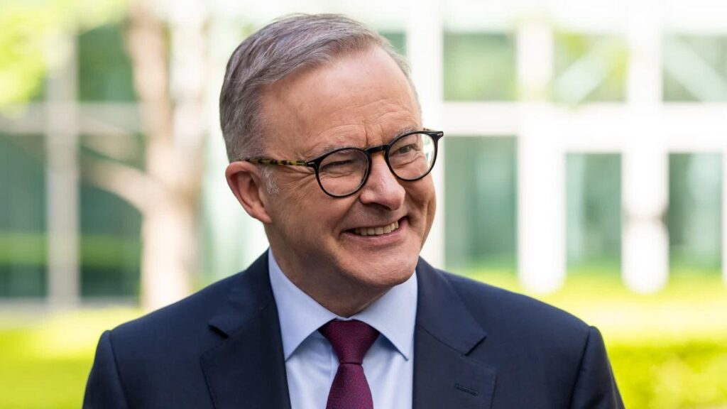 Aussie Politicians Get a Huge Pay Rise, While Minimum Pay Increased By $0.85 Per Hour