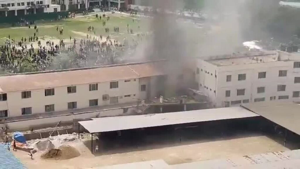 Plane Crash Into School, Multiple Casualties