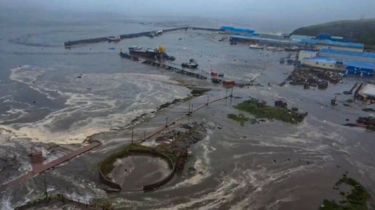 Tsunami threats downgraded but public to remain cautious after Russian earthquake second image