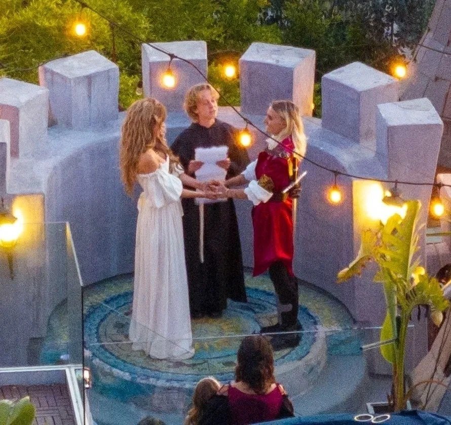 Aussie Superstar Marries US Celebrity