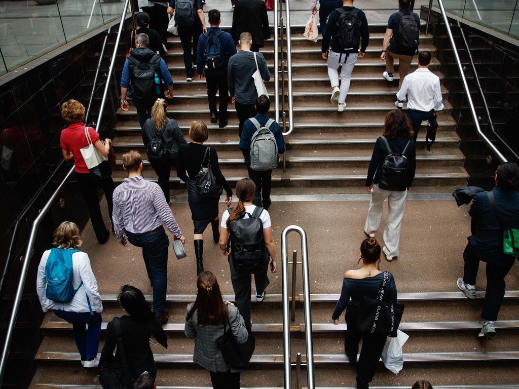 Aussies At Risk Of Loosing Billions In Two Collapsed Super Funds image 2