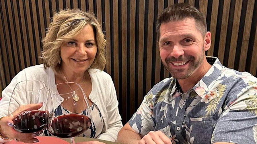 New Generation Slam Old-fashion Man Pays On First Date second image