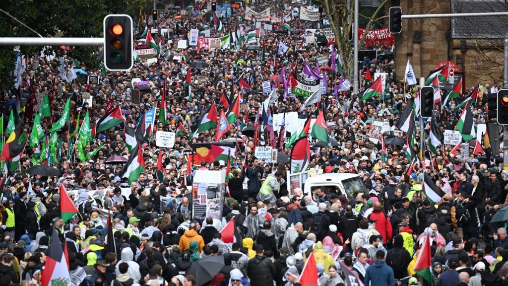 Police Vow Action If Pro-palestine March Blocks Bridge second image