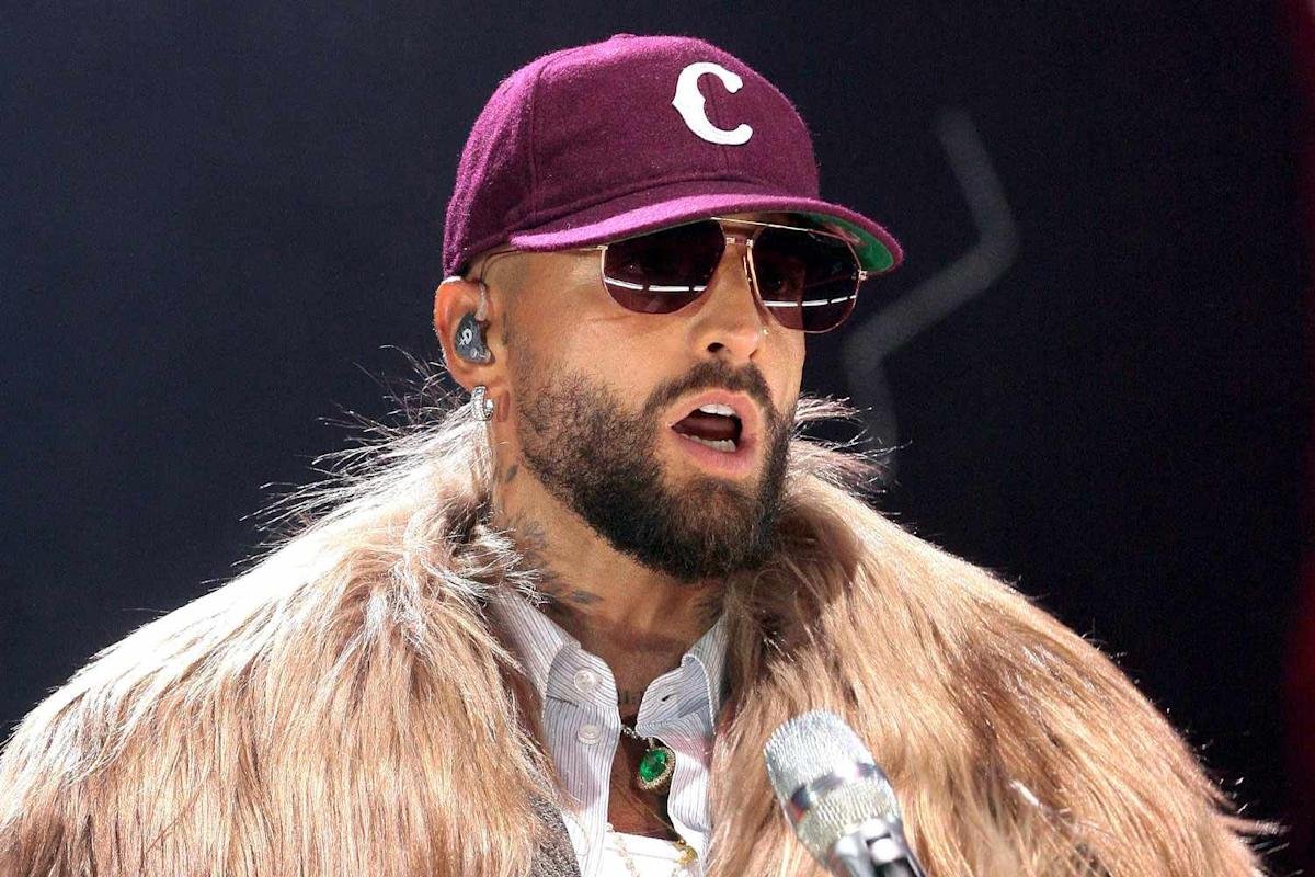 Singer Stops Show After Noticing Fan Holding Baby Without Ear Protection second image