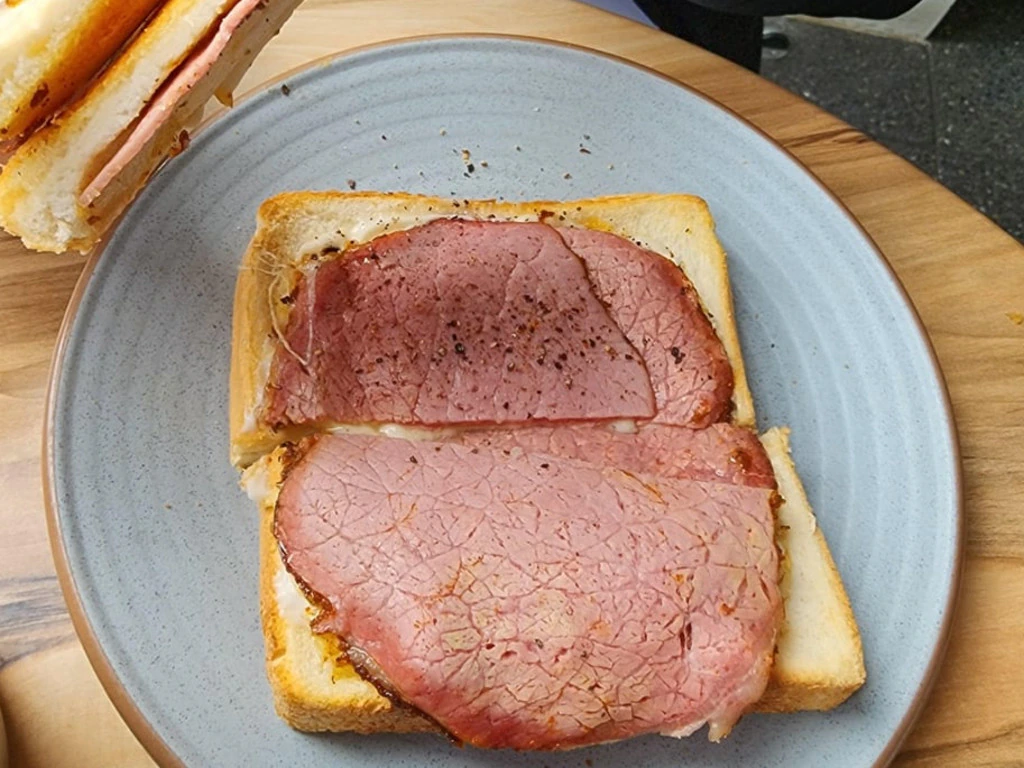 Aussie Cafe Owner Slammed After ‘Insane’ Price For Toastie