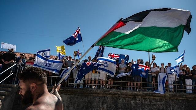 Chaos Erupts During Bondi Protest