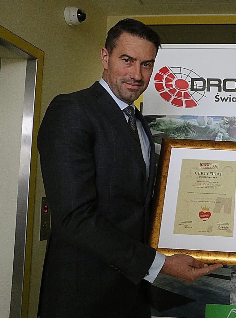 Hat Snatcher Ceo Convinced That The Tennis Player Was Handing The Hat To Him second image