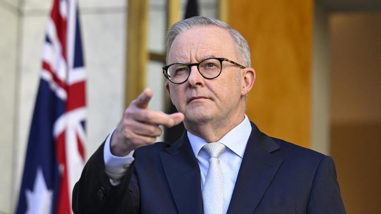 US launches unprecedented $8 billion operation to embed subs and sailors in Australia