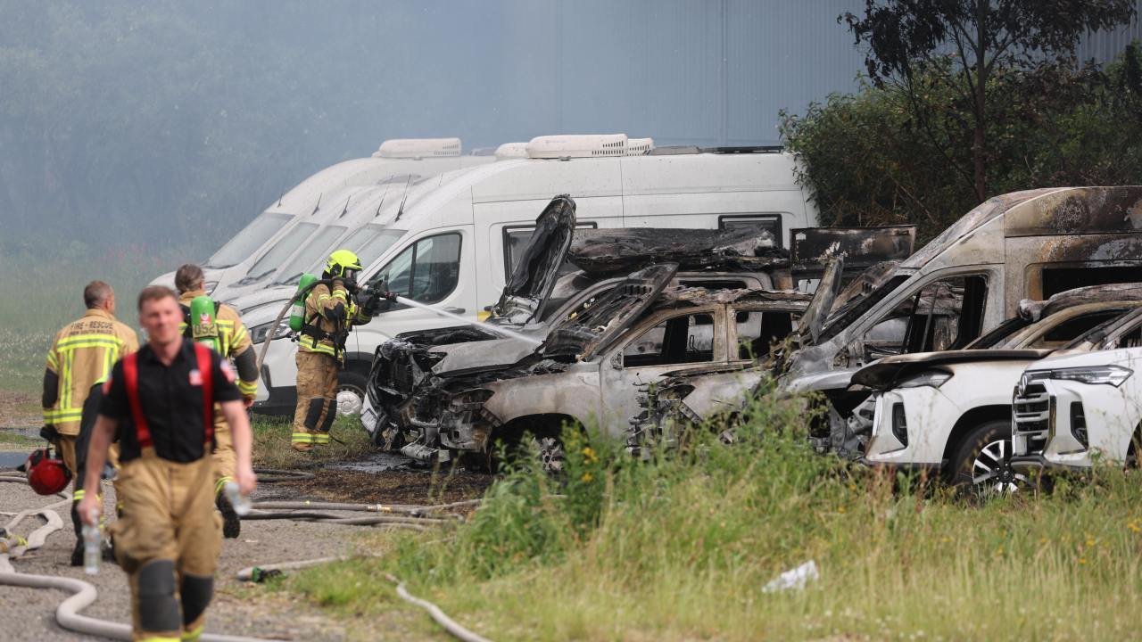 Apocalyptic Inferno Engulfs Sydney's Matraville as Massive Factory Fire Destroys Seven Cars! second image