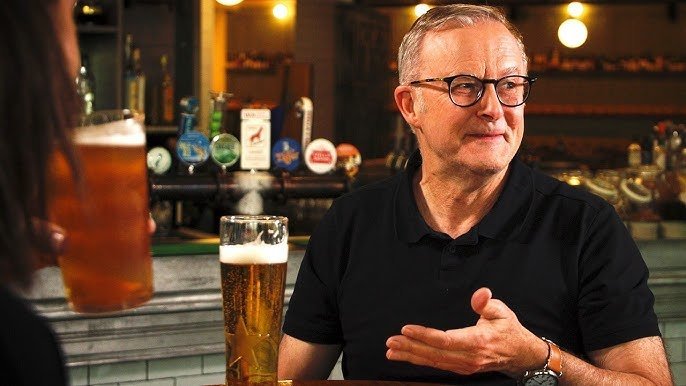 Anthony Albanese Shouts Entire New York Pub A Beer In Epic Boozy Bash. second image