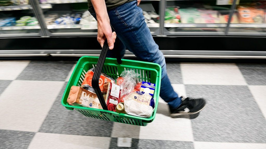 Aussie Families Teeter On Brink Of Financial Ruin As Food Prices Spiral Out Of Control