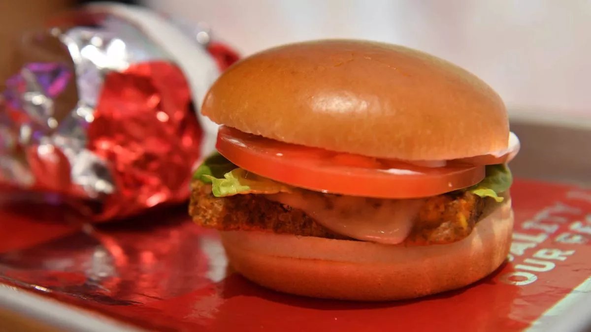 Brisbane Erupts as Wendy's Fans Frenzy in 5am Queues second image