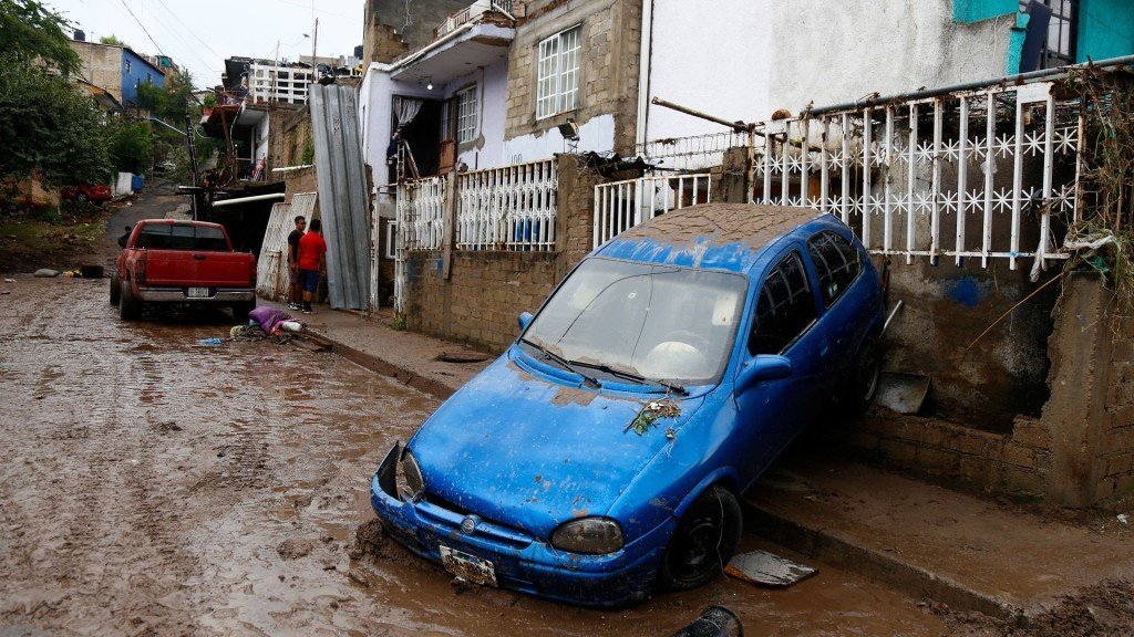 MEXICO FLOODS DEATH TOLL SURGES TO 129 AS TORRENTIAL RAINS UNLEASH HAVOC second image