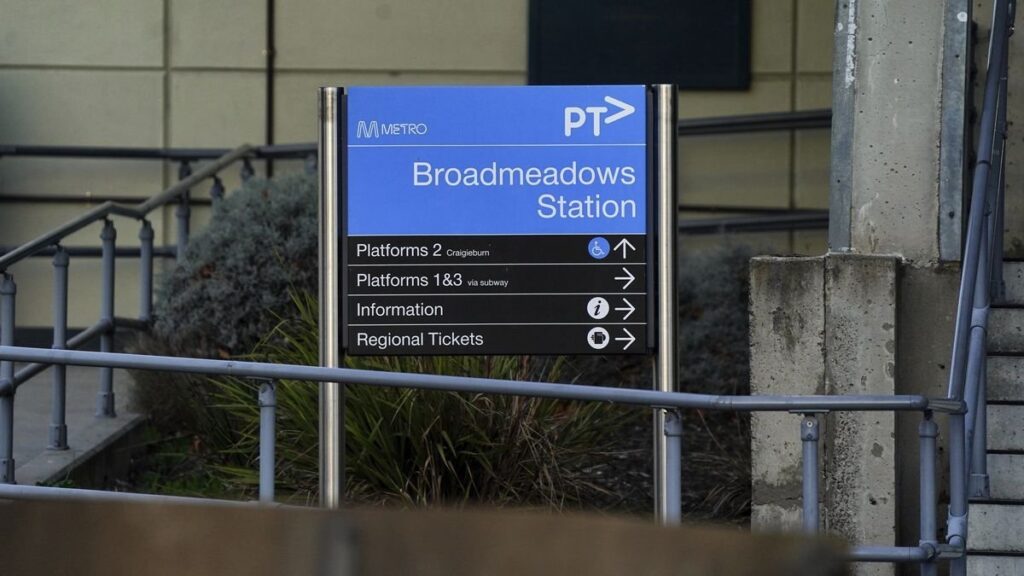 Two Teenagers Stabbed with Screwdriver and Machete in Melbourne