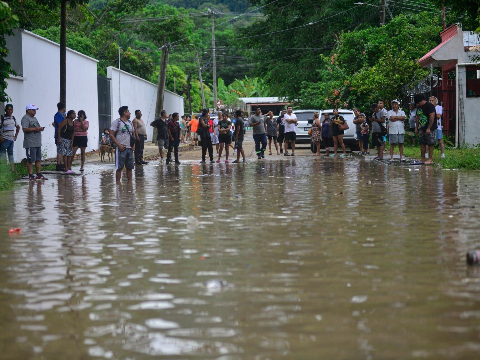27 Dead, Thousands Homeless in Floods