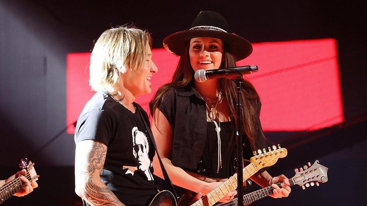 Nicole Kidman Fans Turn on Keith Urban's Defiant Guitarist second image