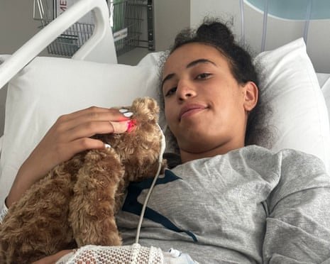 Brave Teen Girl Shields Kids from Bondi Gunmen with Her Own Body second image