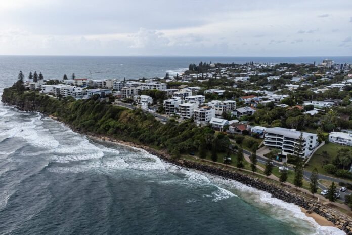 Teen Plummets 30 Metres to Death at Moffat Beach Cliff second image