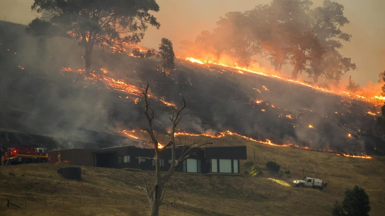 VICTORIA ABLAZE Three Feared Dead in Uncontrollable Bushfire Fury - Second Image