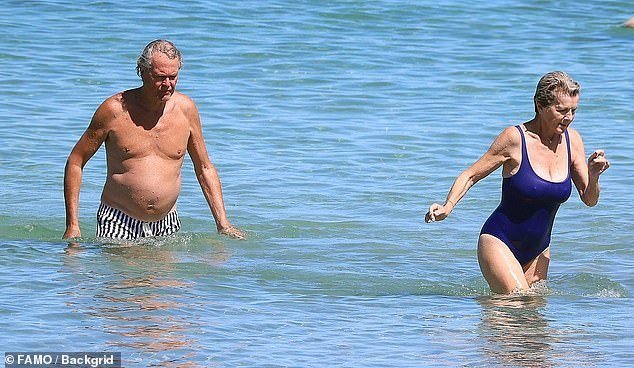 Julie Bishop Sizzles in Perth on New Year's Eve - Second Image