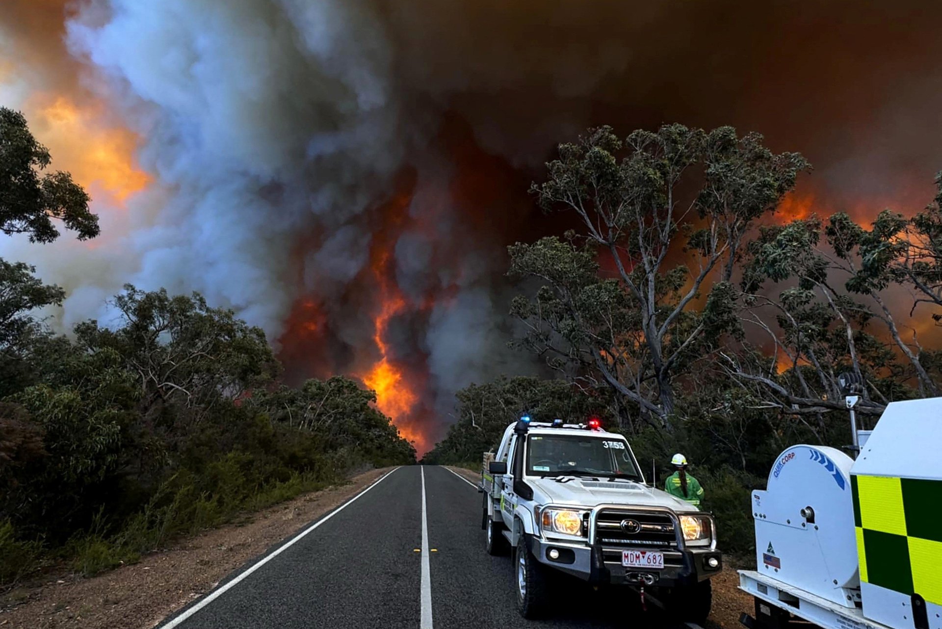 China's Smog War Sparks Aussie Bushfire Fury - Second Image