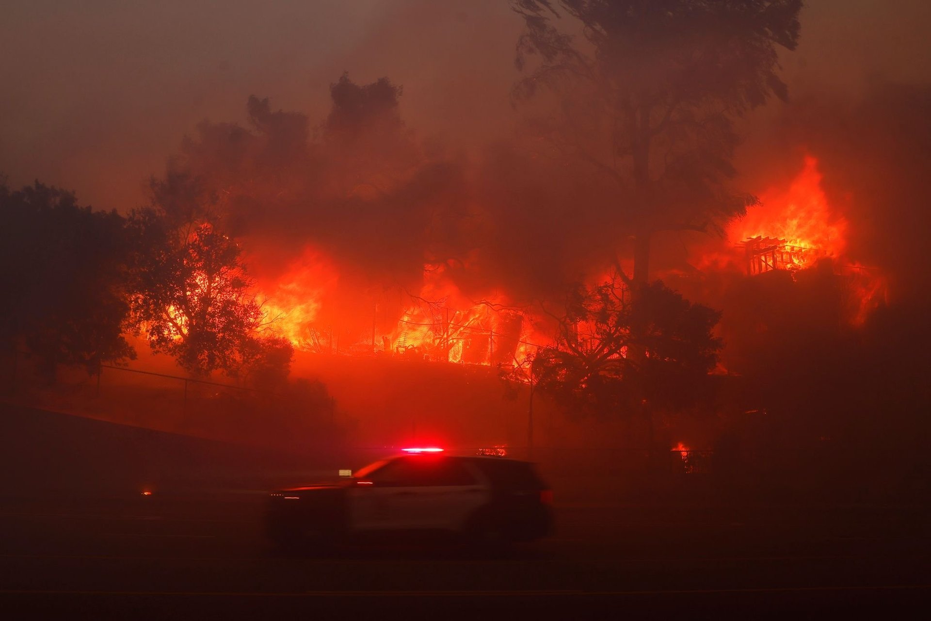 Apocalypse Unleashed Otways Blazes Destroy 130 Homes, Force Mass Evacuations - Second Image