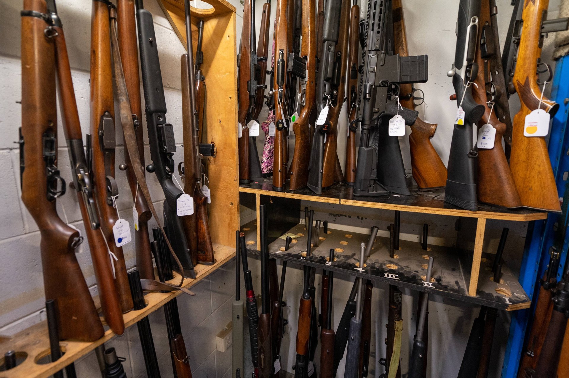 Gun Frenzy Grips Australia After Bondi Terror Attack - Second Image