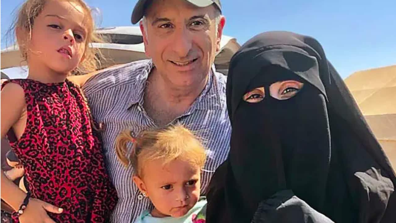 ISIS Brides Abandoned in Syrian Detention Camp After Convoy Halt - Second Image