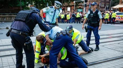 Police Watchdog Slams Sydney Cops Over Brutal Protest Crackdown - Second Image