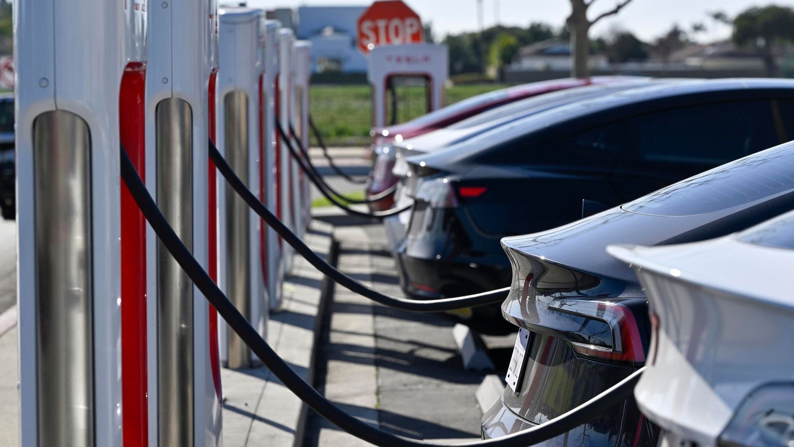 AUSSIES DITCH PETROL-GUZZLERS AS OIL PRICES ERUPT! - Second Image
