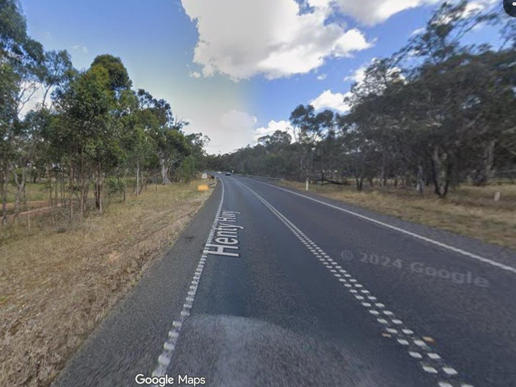 Knife-Wielding Man Arrested After Bloody Body Found on Rural Highway - Second Image