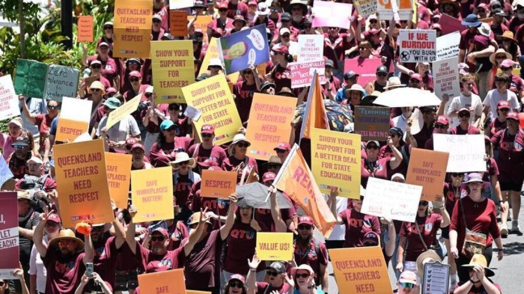 Victoria Gripped by Chaos as 30,000 Teachers Walk Out