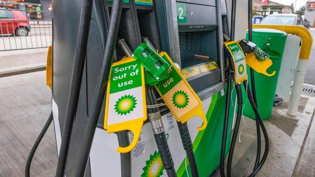 BATLOW FUEL CRISIS Small Town Runs Dry Amid Iran War Tensions! - Second Image