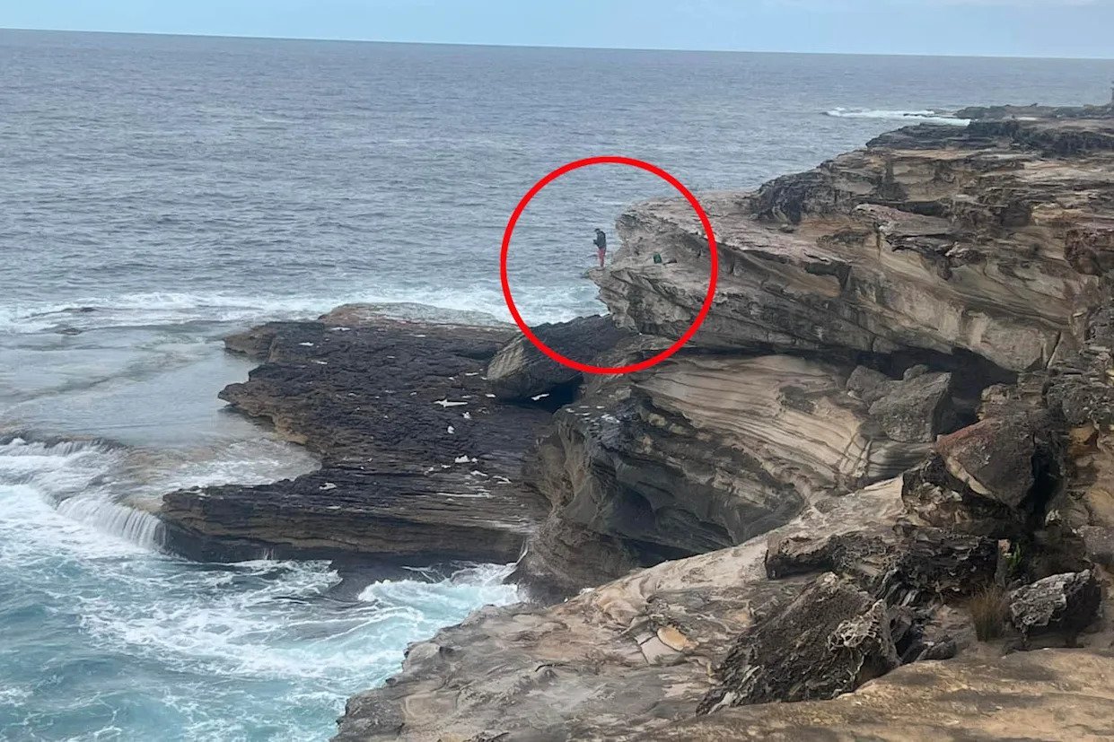 Tragedy Strikes Two Men Die Rock Fishing on NSW Central Coast Without Life Jackets - Second Image