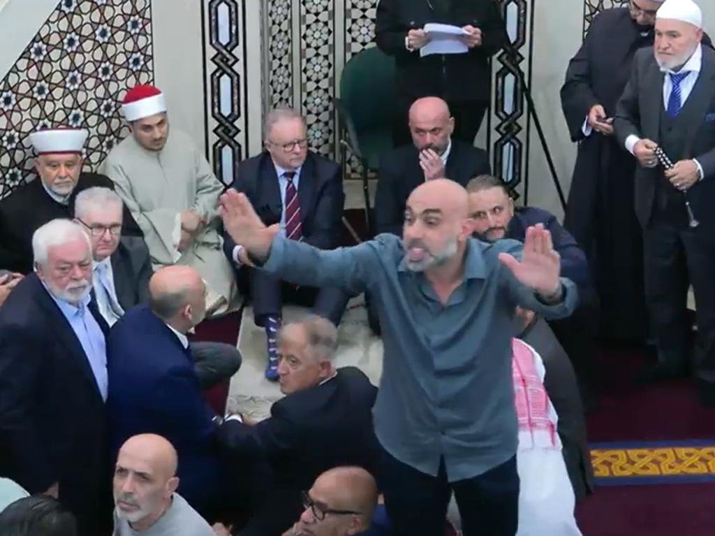 PM Albanese Heckled as "Genocide Supporter" at Tense Eid Event - Second Image
