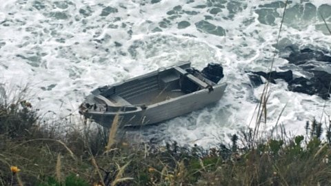 Tragedy Strikes Tasmanian Coast One Dead, Three Rescued After Fishing Trip Horror - Second Image