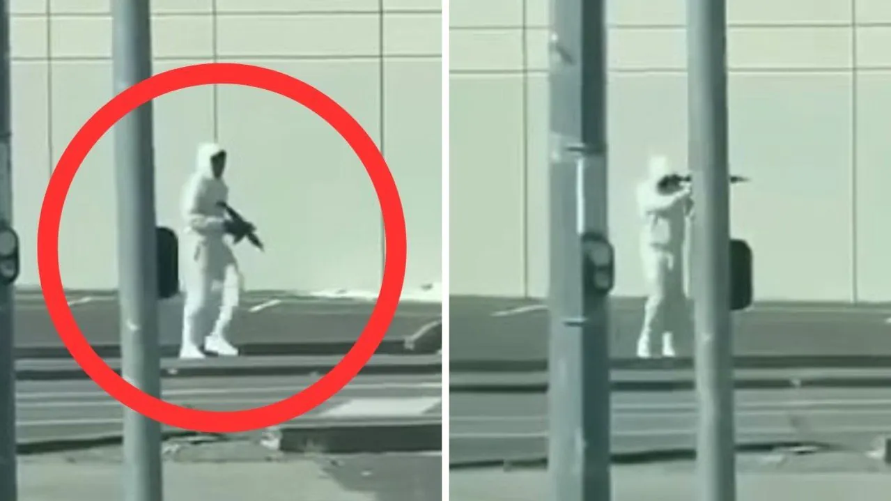 Fake Gun Siege Sparks Chaos at Melbourne Shopping Centre - Second Image