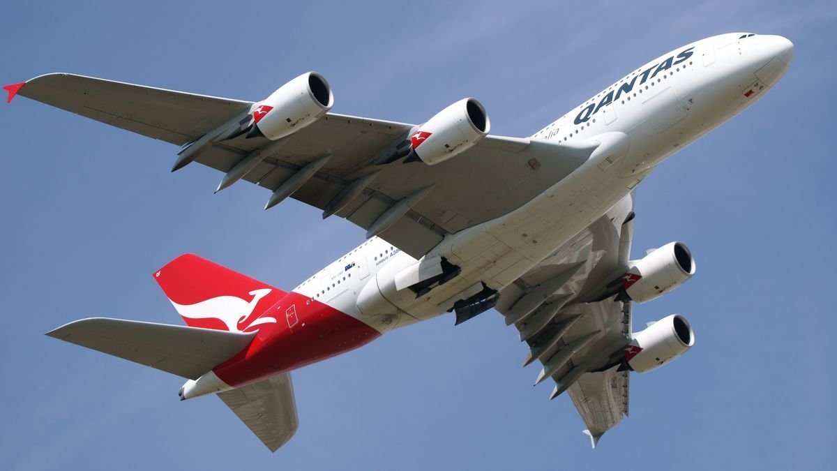 Woman Dies on Qantas Flight from New York to Auckland - Second Image