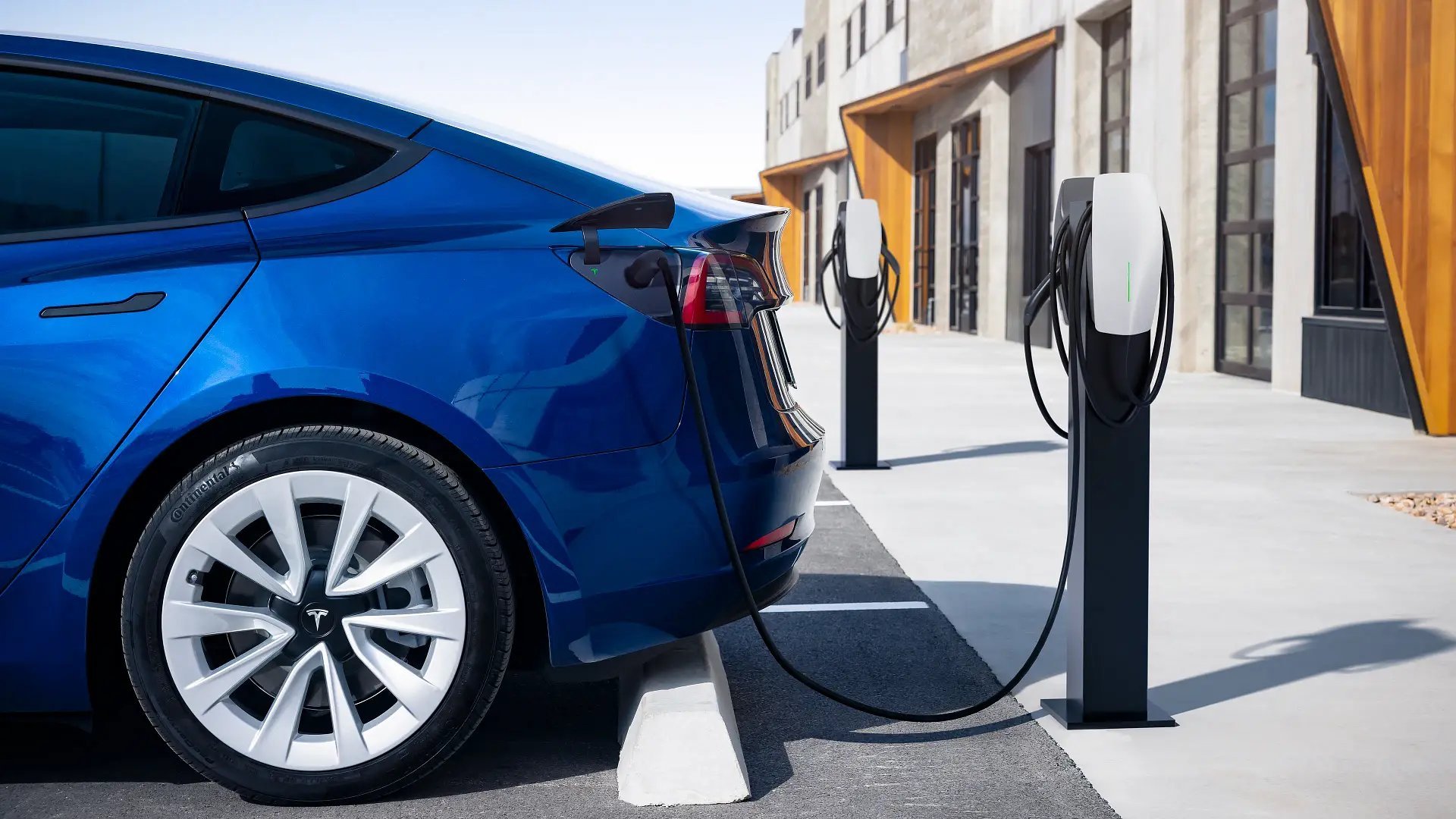 Fuel Crisis Sparks Electric Car Frenzy in Australia - Second Image