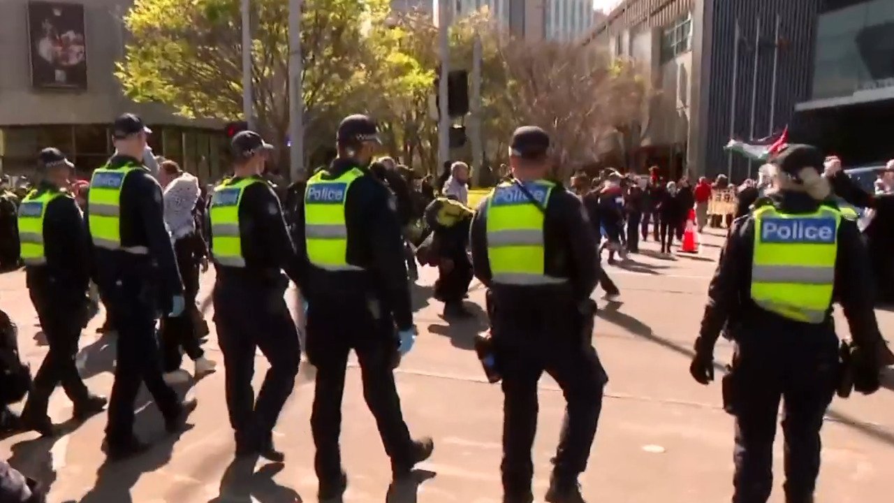 Vic Opposition Vows 3,000 New Cops in Desperate Crime Crackdown - Second Image