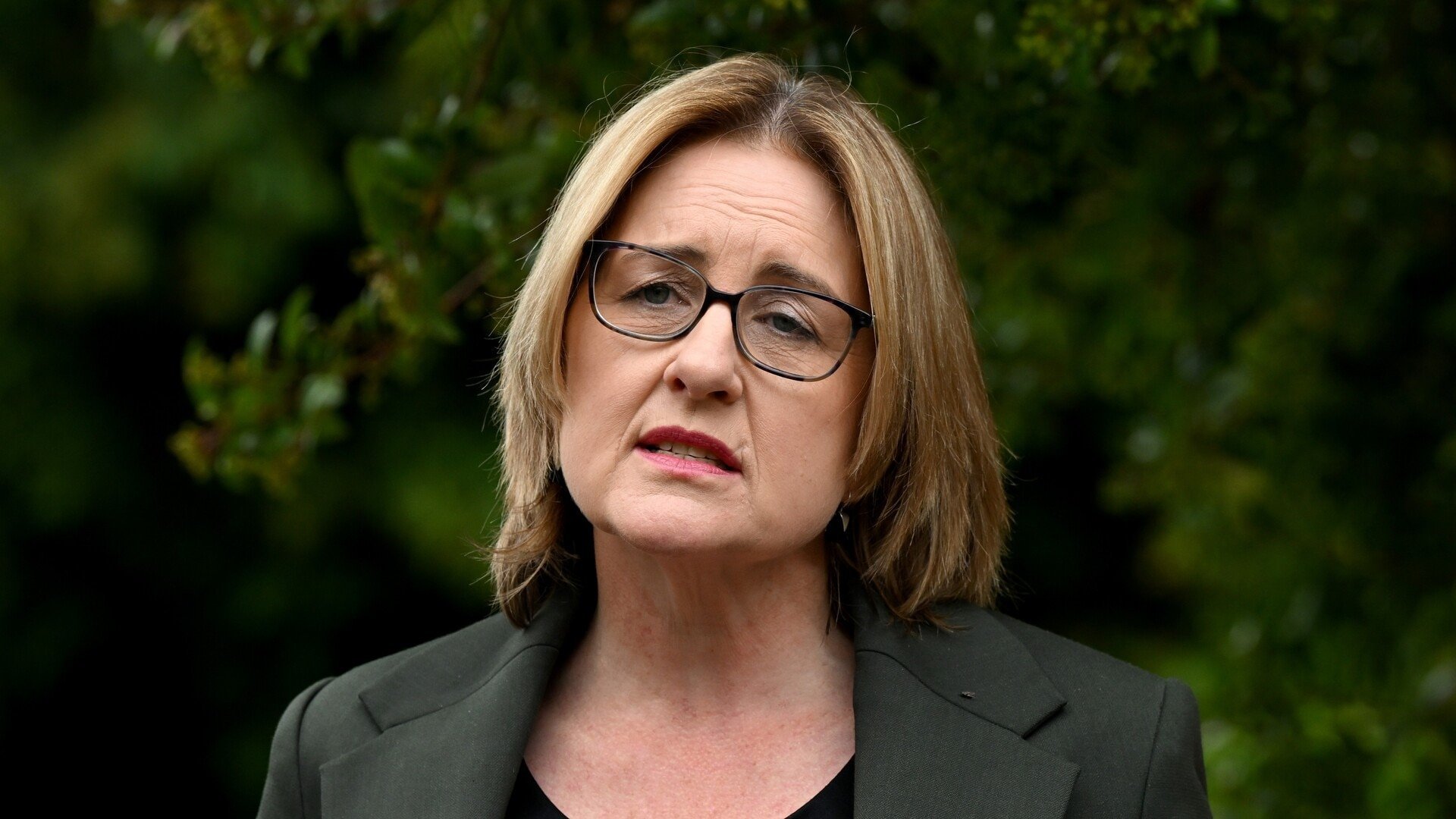 Labor Leadership Bloodbath Three Senior MPs Quit in Shock Mass Exit - Second Image