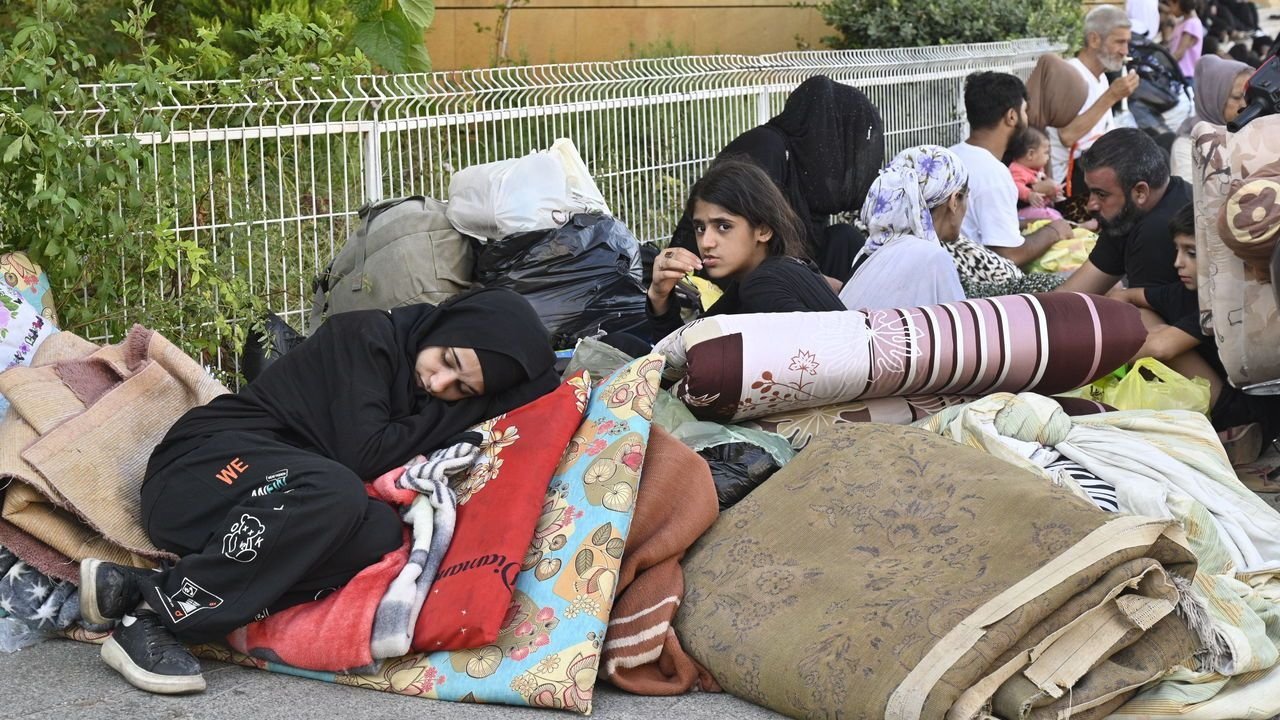 LEBANON TEETERS ON BRINK AS ISRAEL UNLEASHES BLOODY AIRSTRIKE FRENZY - Second Image