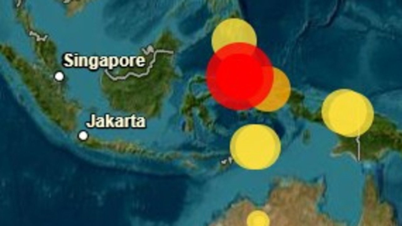TSUNAMI PANIC 7.4-Magnitude Quake Strikes off Indonesia in Dead of Night - Second Image