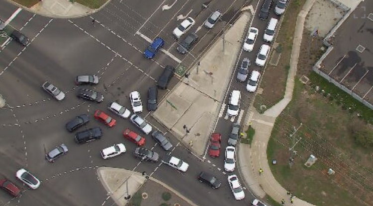MELBOURNE FUEL FRENZY Thousands Bring City to Standstill in Free Gas Chaos - Second Image