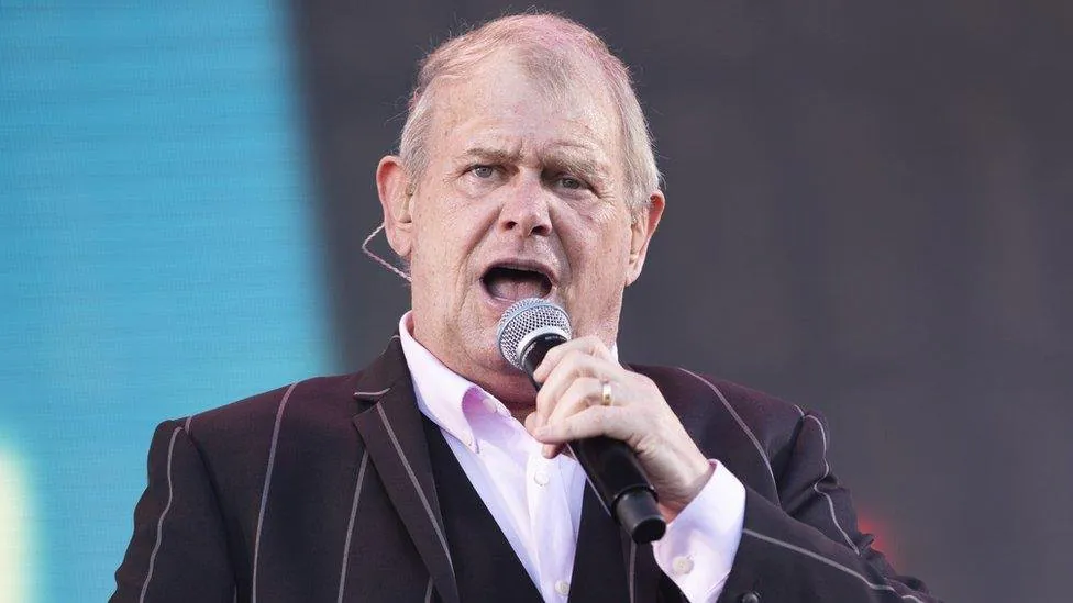 Farnham's Tragic Farewell Aussie Music Icon Silenced by Cancer - Second Image