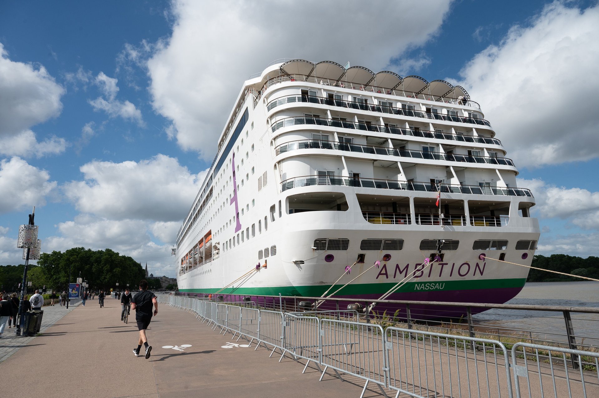 Gastro Outbreak Grips British Cruise Ship, 1700 Quarantined - Second Image