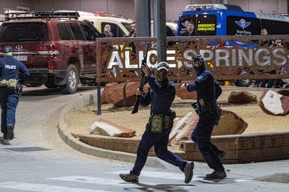  Rioters Wreak Havoc in Alice Springs Looting Frenzy - Second Image