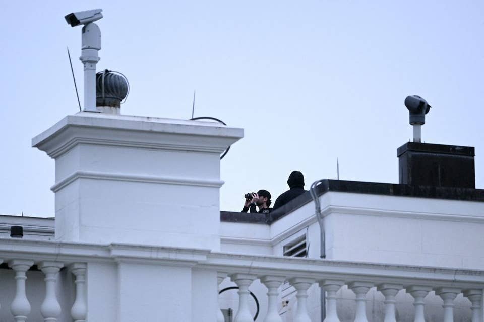 Gunman Opens Fire on White House, Self in Shocking Lockdown - Second Image