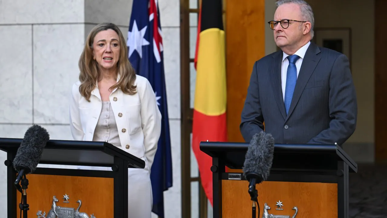 Jacqui Lambie's Shock Defector Slams Crossbench, Backs Labor - Second Image
